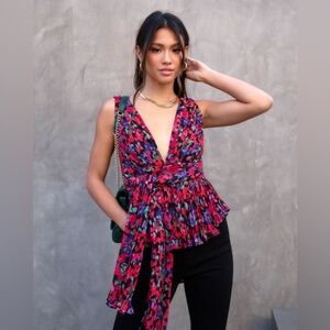 NWOT Dee Elly Perfect Lover Floral Pleated Top